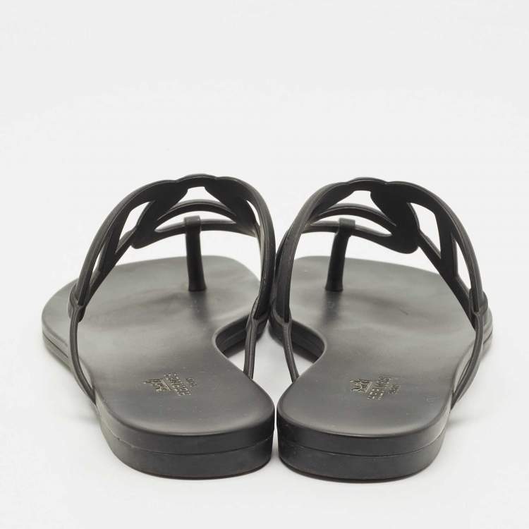 Pre Owned Hermes Black Rubber Egerie Flat Thong Sandals Size 39