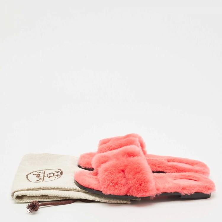 Pre Owned Hermes Red Shearling Fur Oran Flat Sandals Size 38.5