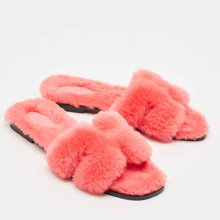 Pre Owned Hermes Red Shearling Fur Oran Flat Sandals Size 38.5