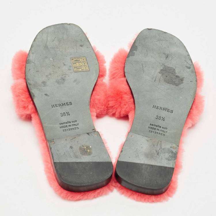 Pre Owned Hermes Red Shearling Fur Oran Flat Sandals Size 38.5