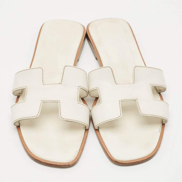 Pre Owned Hermes White Leather Oran Flat Slides Size 39