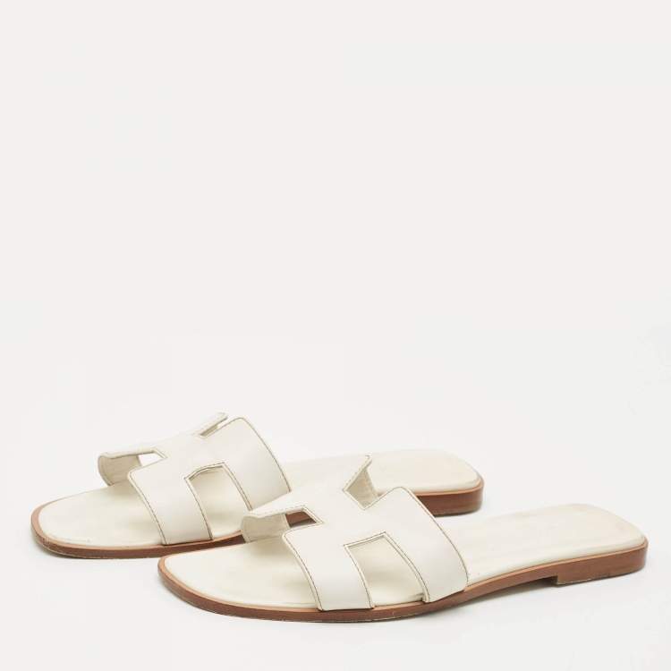 Pre Owned Hermes White Leather Oran Flat Slides Size 39