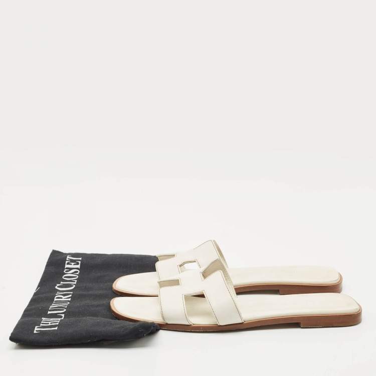 Pre Owned Hermes White Leather Oran Flat Slides Size 39