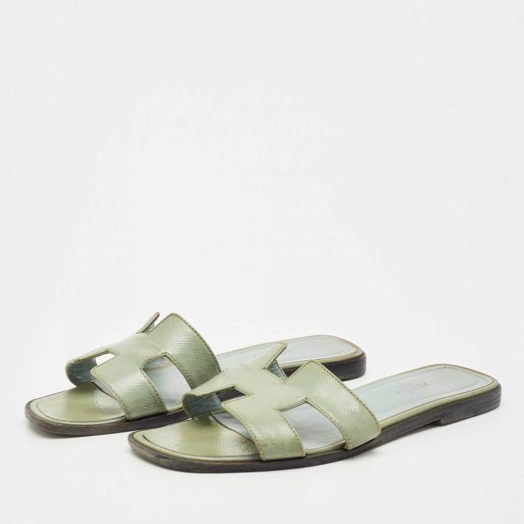 Pre Owned Hermes Green Patent Leather Oran Flat Sandals Size 39