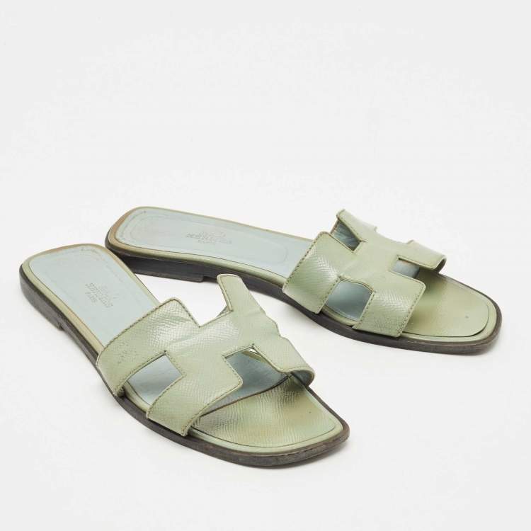 Pre Owned Hermes Green Patent Leather Oran Flat Sandals Size 39