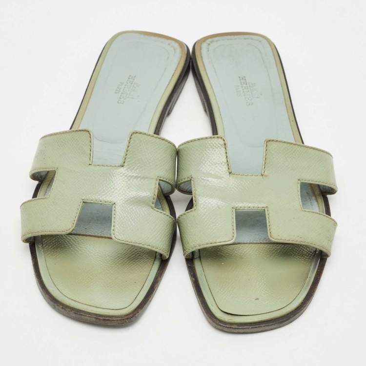 Pre Owned Hermes Green Patent Leather Oran Flat Sandals Size 39