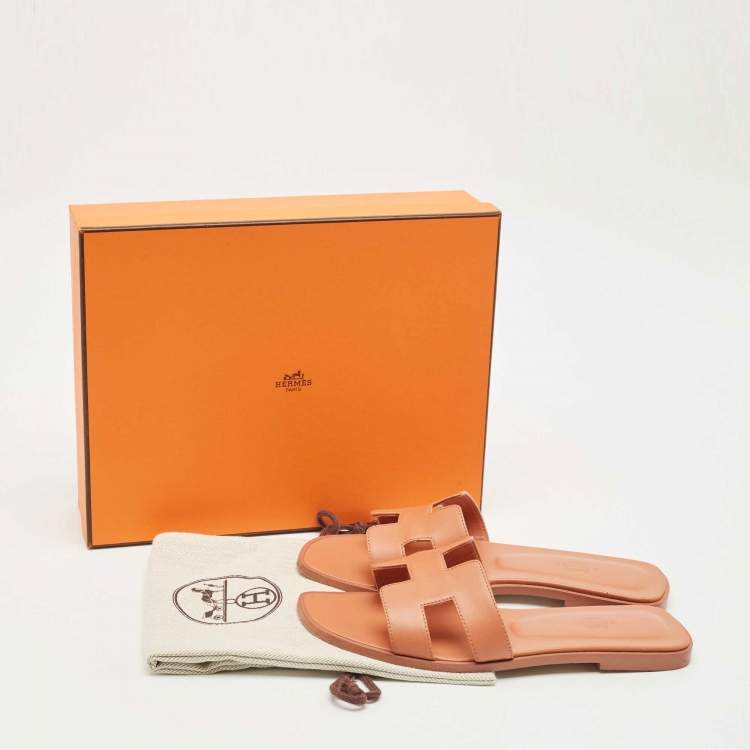 Pre Owned Hermes Peach Leather Oran Flat Slides Size 38
