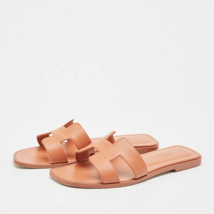 Pre Owned Hermes Peach Leather Oran Flat Slides Size 38