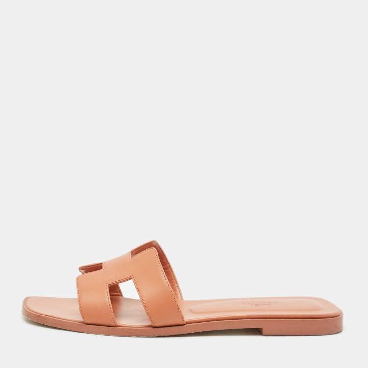Pre Owned Hermes Peach Leather Oran Flat Slides Size 38