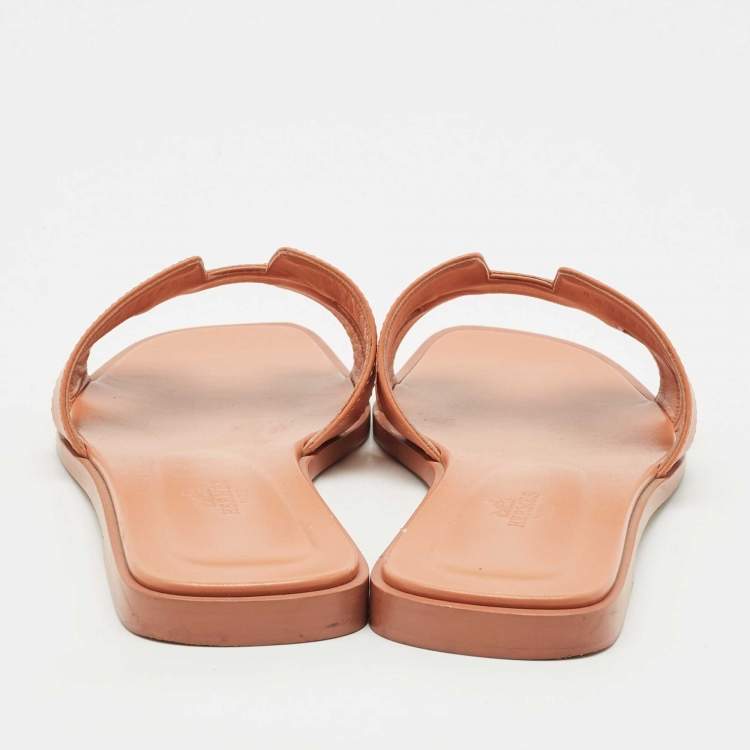 Pre Owned Hermes Peach Leather Oran Flat Slides Size 38