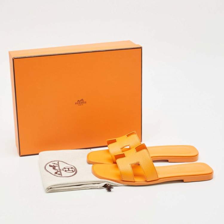 مملوكة مسبقًا Hermes Orange Leather Oran Flat Slides Size 38