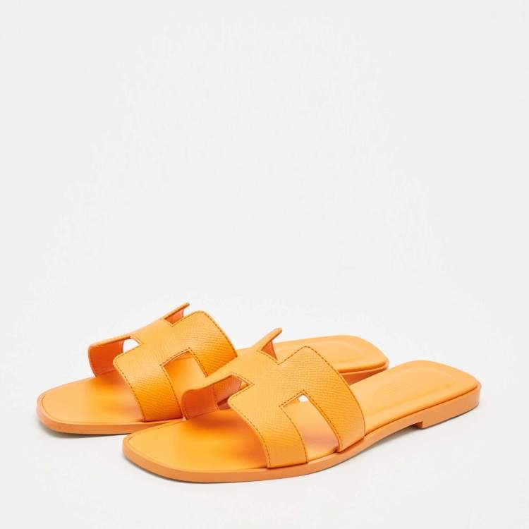 مملوكة مسبقًا Hermes Orange Leather Oran Flat Slides Size 38
