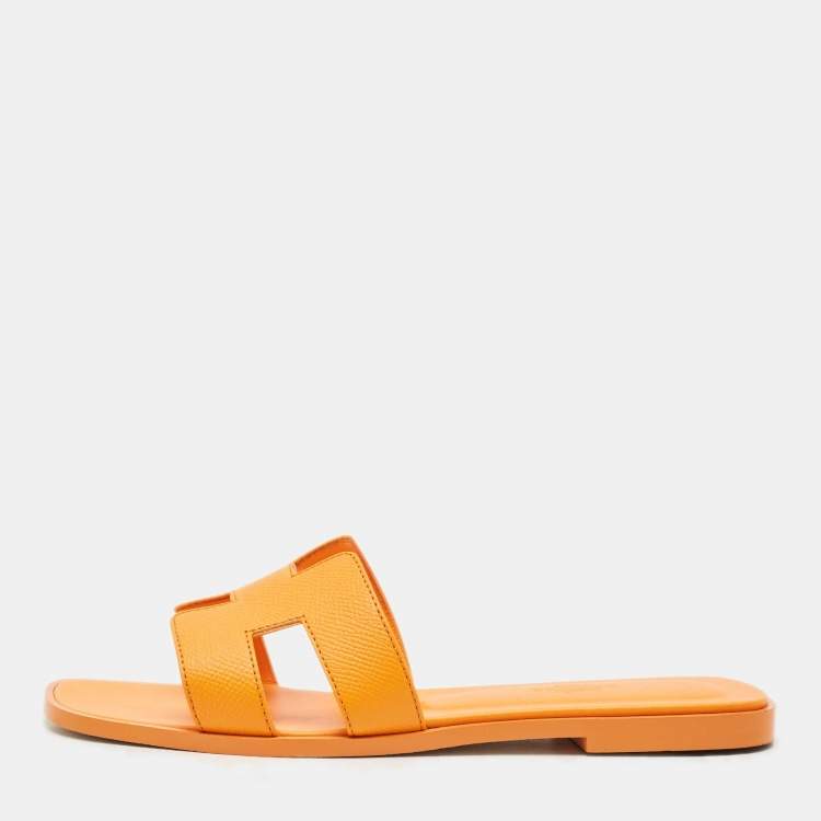 مملوكة مسبقًا Hermes Orange Leather Oran Flat Slides Size 38