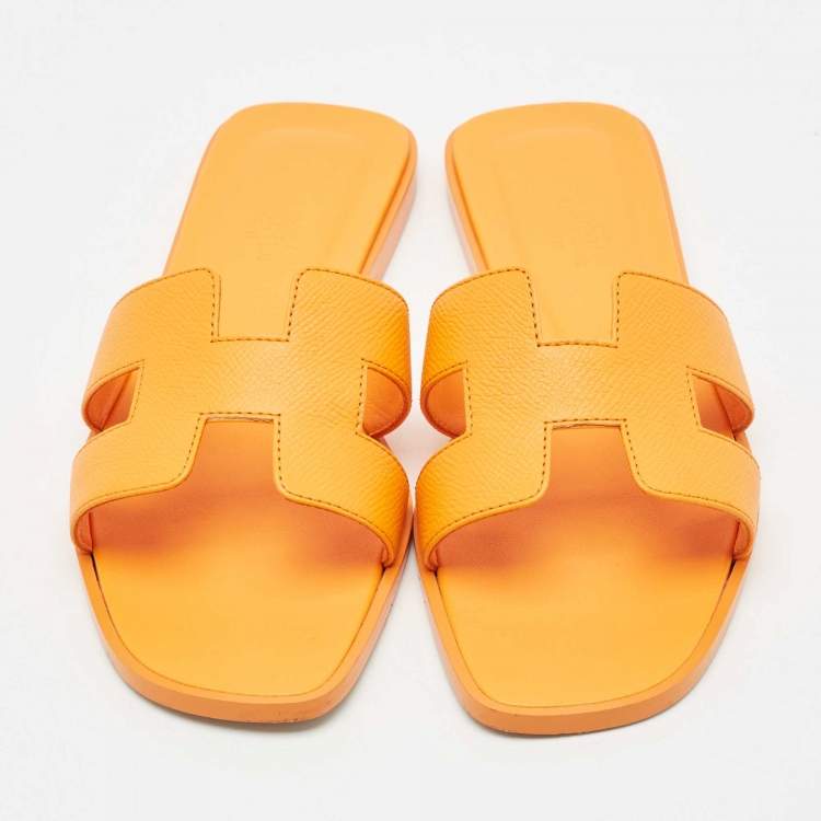 مملوكة مسبقًا Hermes Orange Leather Oran Flat Slides Size 38