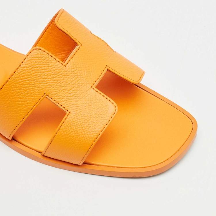 مملوكة مسبقًا Hermes Orange Leather Oran Flat Slides Size 38