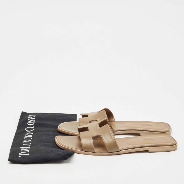 Pre Owned Hermes Brown Leather Oran Flat Slides Size 42