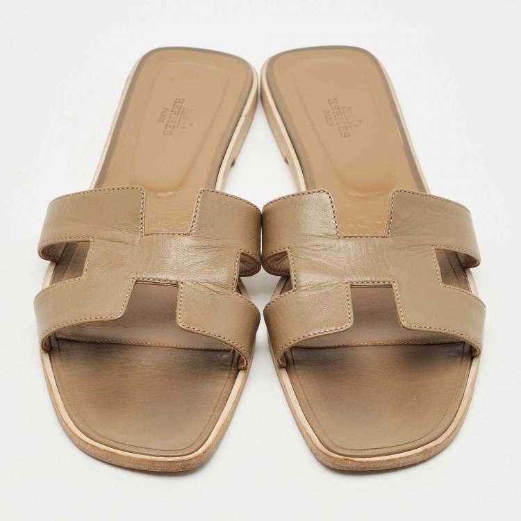 Pre Owned Hermes Brown Leather Oran Flat Slides Size 42