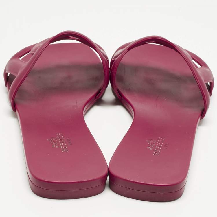 Pre Owned Hermes Burgundy Rubber Aloha Flat Slides Size 38