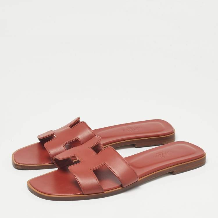 Pre Owned Hermes Brick Red Leather Oran Flat Slides Size 38.5