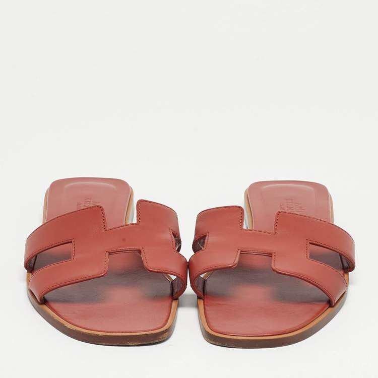 Pre Owned Hermes Brick Red Leather Oran Flat Slides Size 38.5