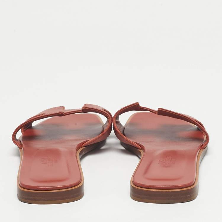 Pre Owned Hermes Brick Red Leather Oran Flat Slides Size 38.5