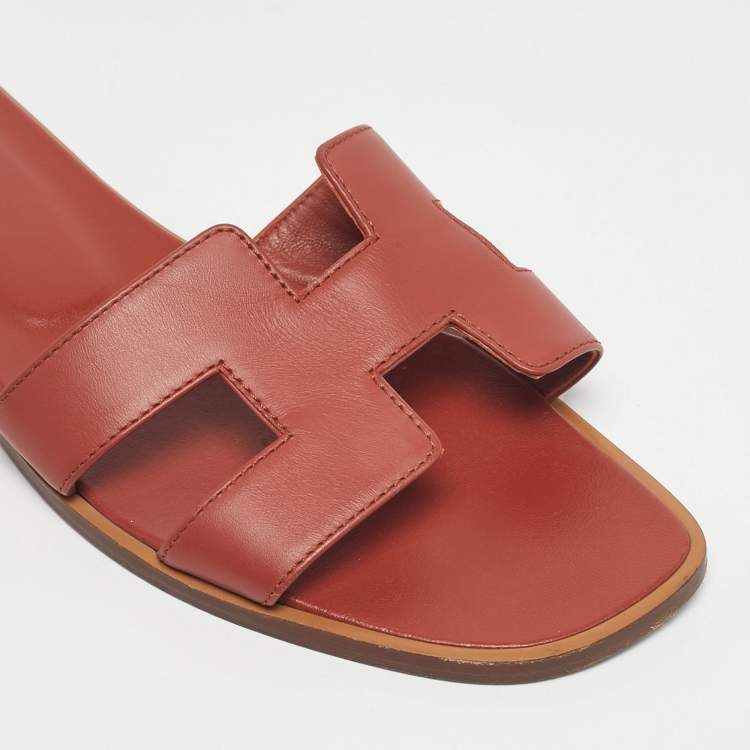 Pre Owned Hermes Brick Red Leather Oran Flat Slides Size 38.5