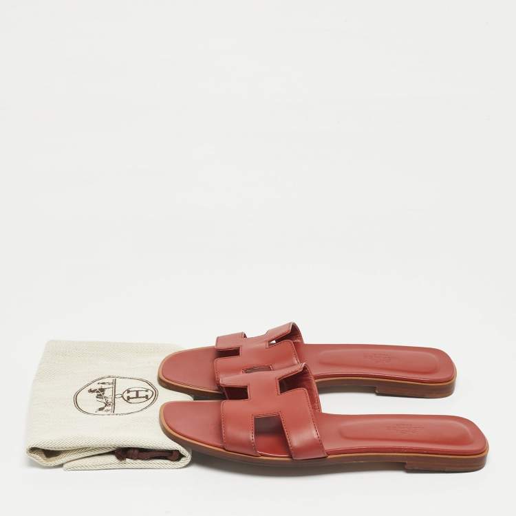 Pre Owned Hermes Brick Red Leather Oran Flat Slides Size 38.5