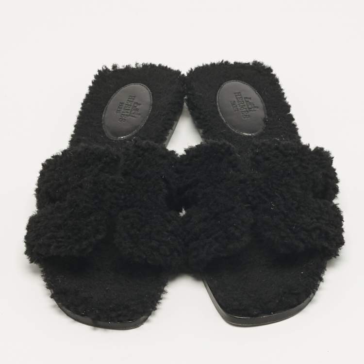 مملوكة مسبقًا Hermès Black Shearling Fur Oran Flat Slides Size 38