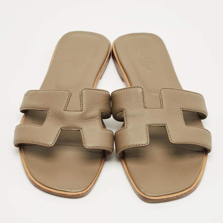 Pre Owned Hermes Grey Leather Oran Flat Slide Size 40