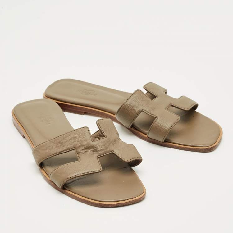 Pre Owned Hermes Grey Leather Oran Flat Slide Size 40