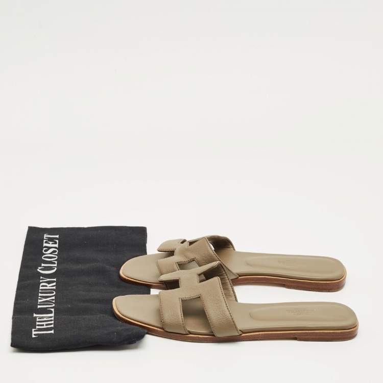 Pre Owned Hermes Grey Leather Oran Flat Slide Size 40