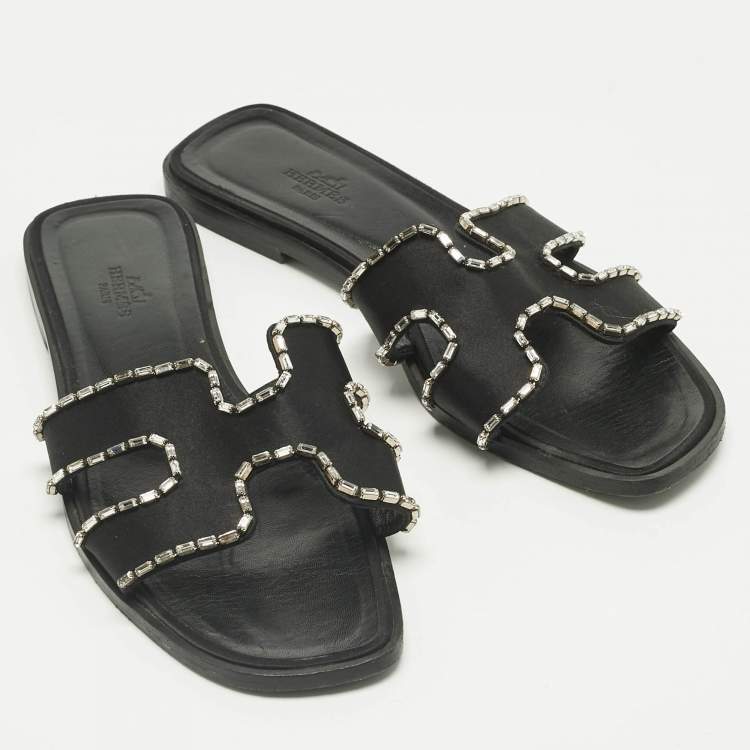 مملوكة مسبقًا Hermes Black Satin Crystal Embellished Oran Flat Slides Size 39