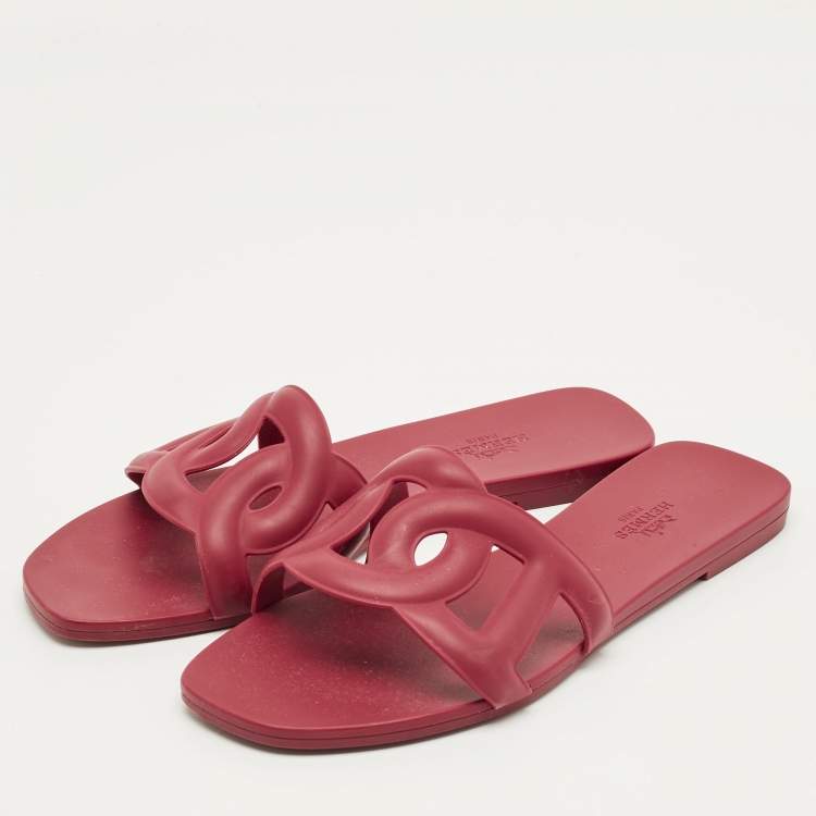 Pre Owned Hermes Burgundy Rubber Aloha Flat Slides Size 37