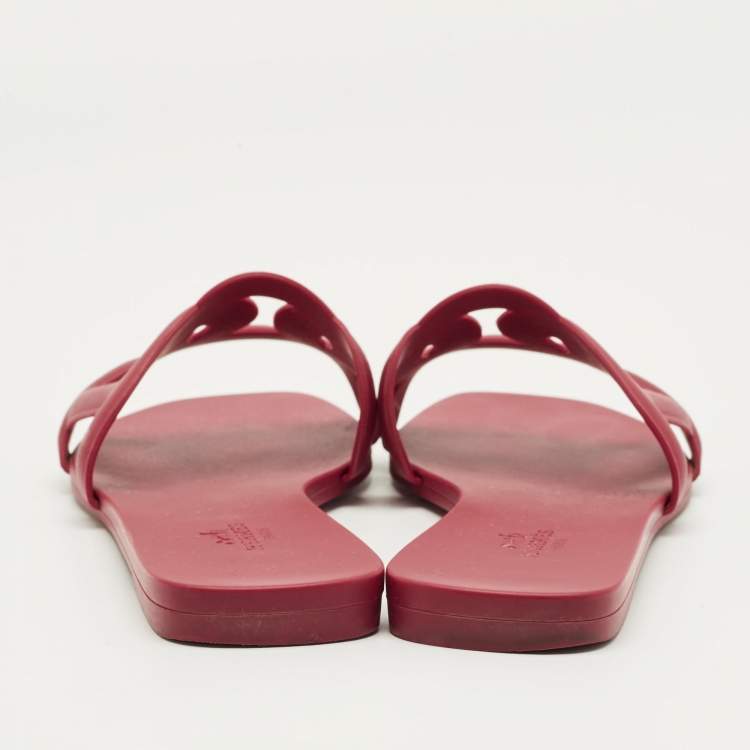 Pre Owned Hermes Burgundy Rubber Aloha Flat Slides Size 37