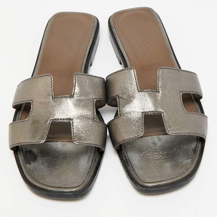 Pre Owned Hermes Oran Size 37 Metallic Leather Flat Slides