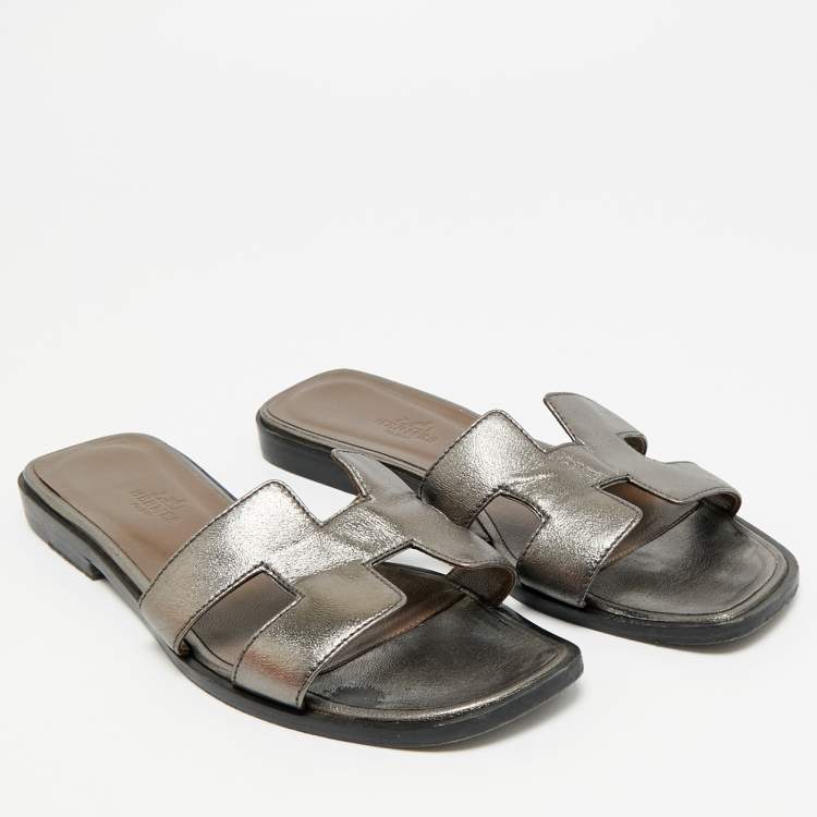 Pre Owned Hermes Oran Size 37 Metallic Leather Flat Slides