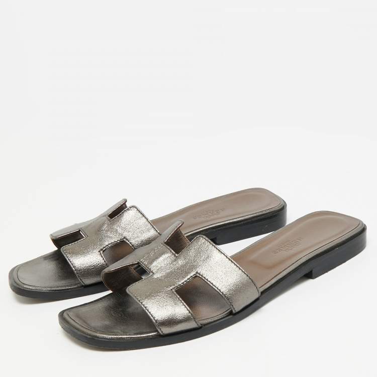 Pre Owned Hermes Oran Size 37 Metallic Leather Flat Slides