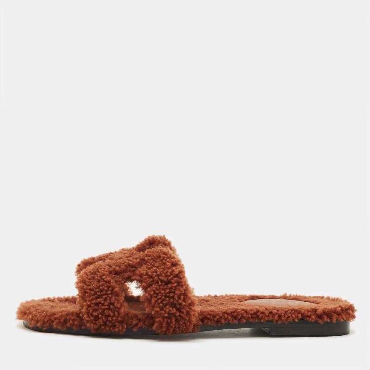 مملوكة مسبقًا Hermes Oran Size 38 Brown Shearling Flat Slides