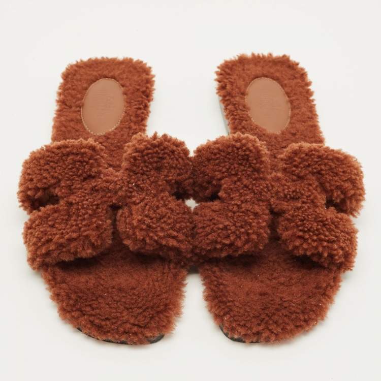 مملوكة مسبقًا Hermes Oran Size 38 Brown Shearling Flat Slides