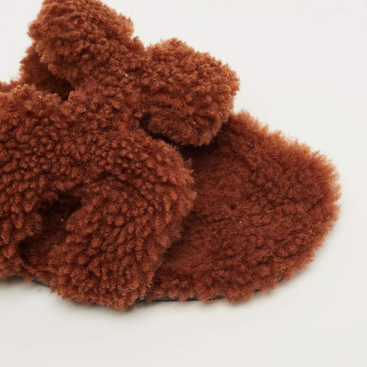 مملوكة مسبقًا Hermes Oran Size 38 Brown Shearling Flat Slides