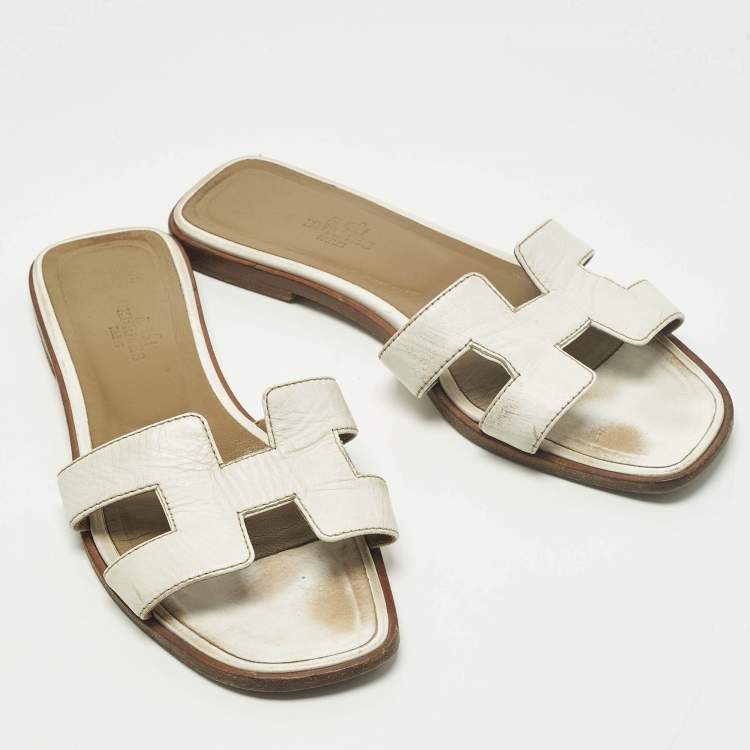 مملوكة مسبقًا Hermes Oran Size 36.5 White Leather Flat Sandals