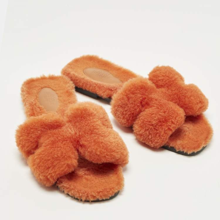 مملوكة مسبقًا Hermes Oran Size 37 Orange Shearling Fur Flat Slides