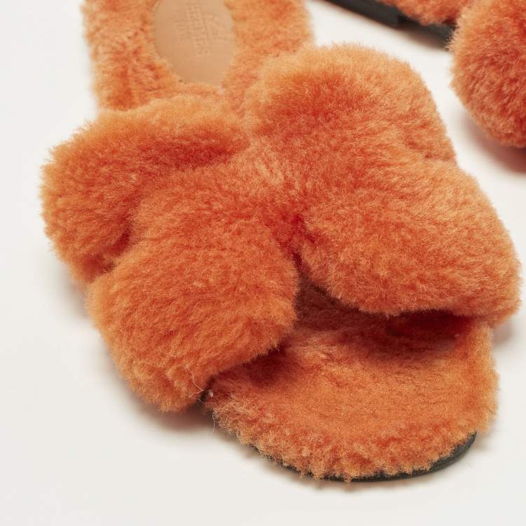 مملوكة مسبقًا Hermes Oran Size 37 Orange Shearling Fur Flat Slides