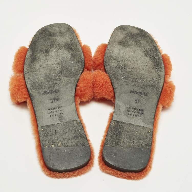 مملوكة مسبقًا Hermes Oran Size 37 Orange Shearling Fur Flat Slides