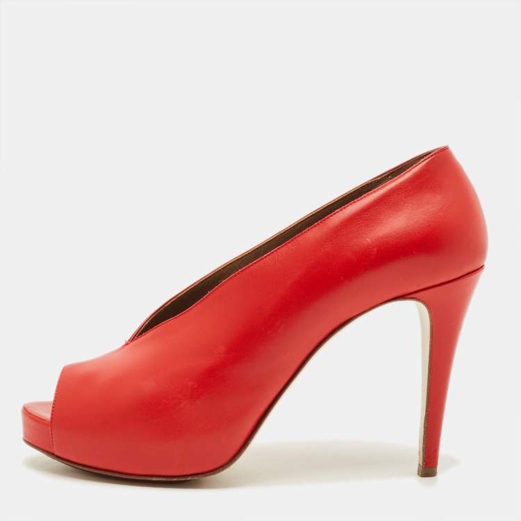 Pre Owned حذاء كعب بيب تو بلاتفورم من الجلد الأحمر بياقة V من هيرمس، مقاس 40