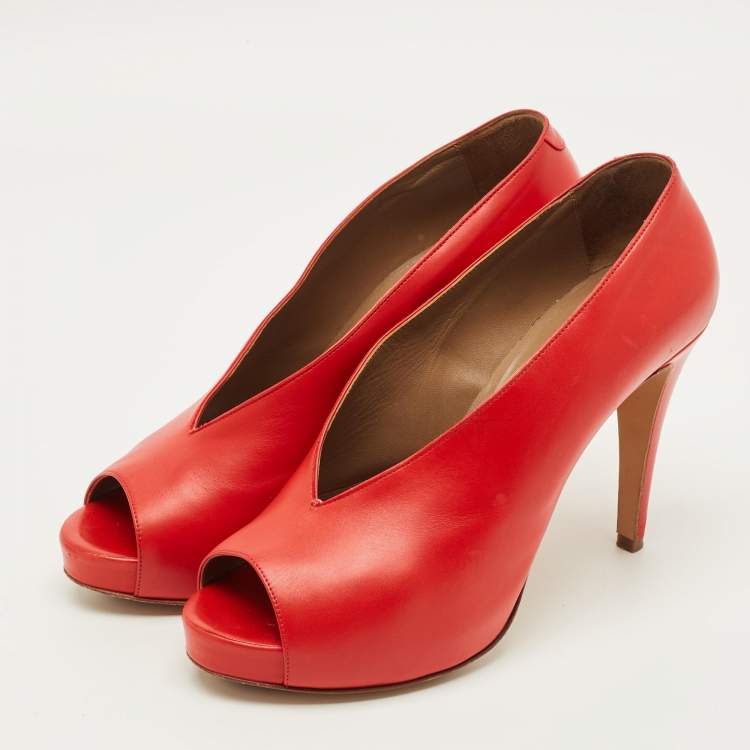 Pre Owned حذاء كعب بيب تو بلاتفورم من الجلد الأحمر بياقة V من هيرمس، مقاس 40