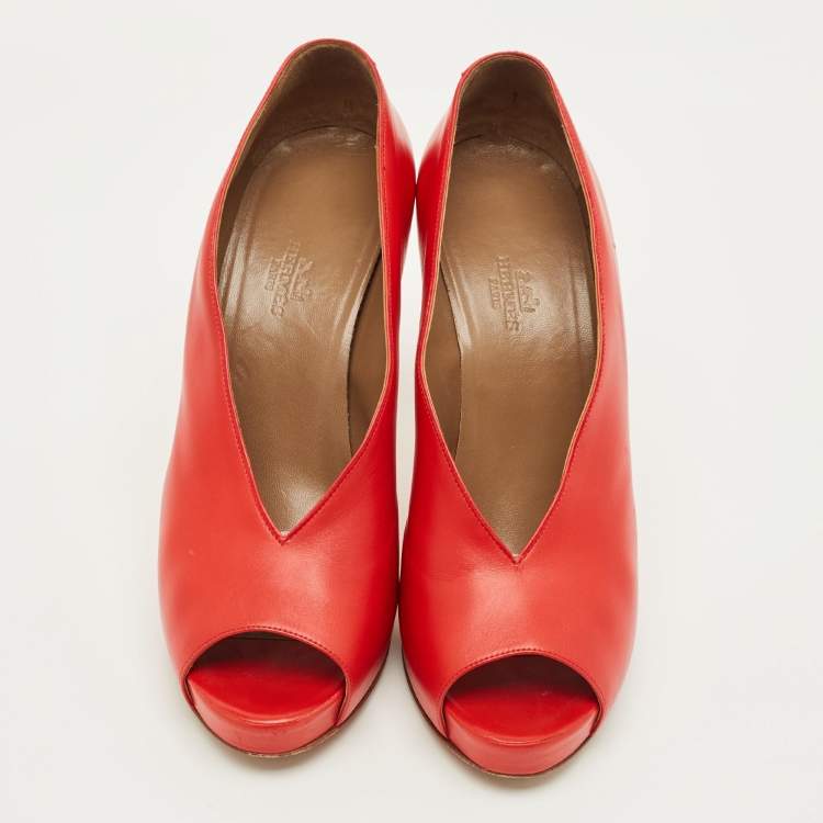 Pre Owned حذاء كعب بيب تو بلاتفورم من الجلد الأحمر بياقة V من هيرمس، مقاس 40