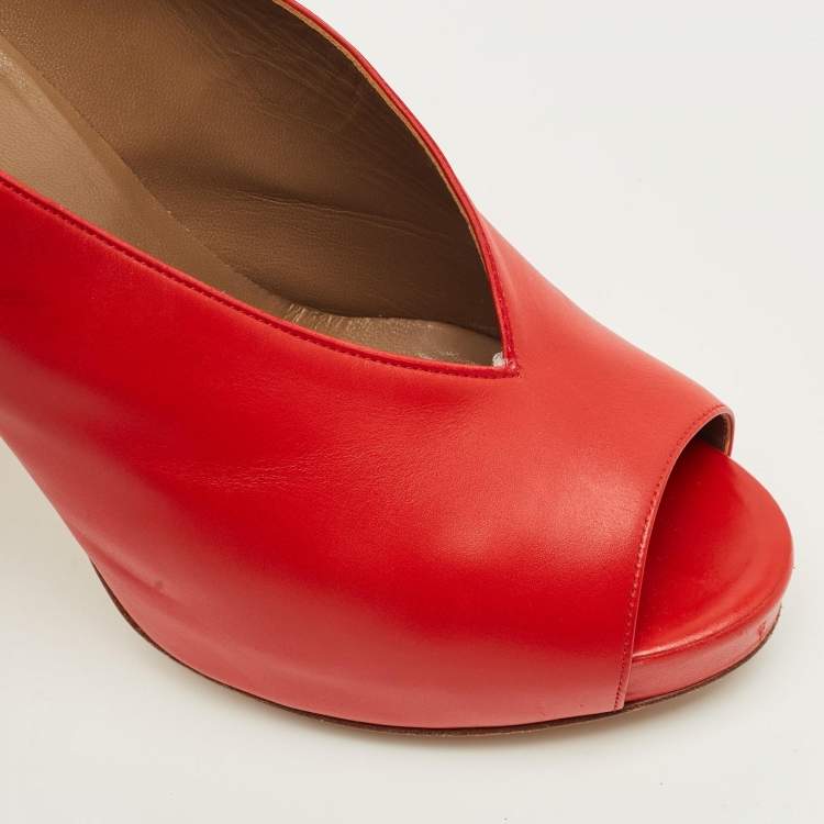 Pre Owned حذاء كعب بيب تو بلاتفورم من الجلد الأحمر بياقة V من هيرمس، مقاس 40