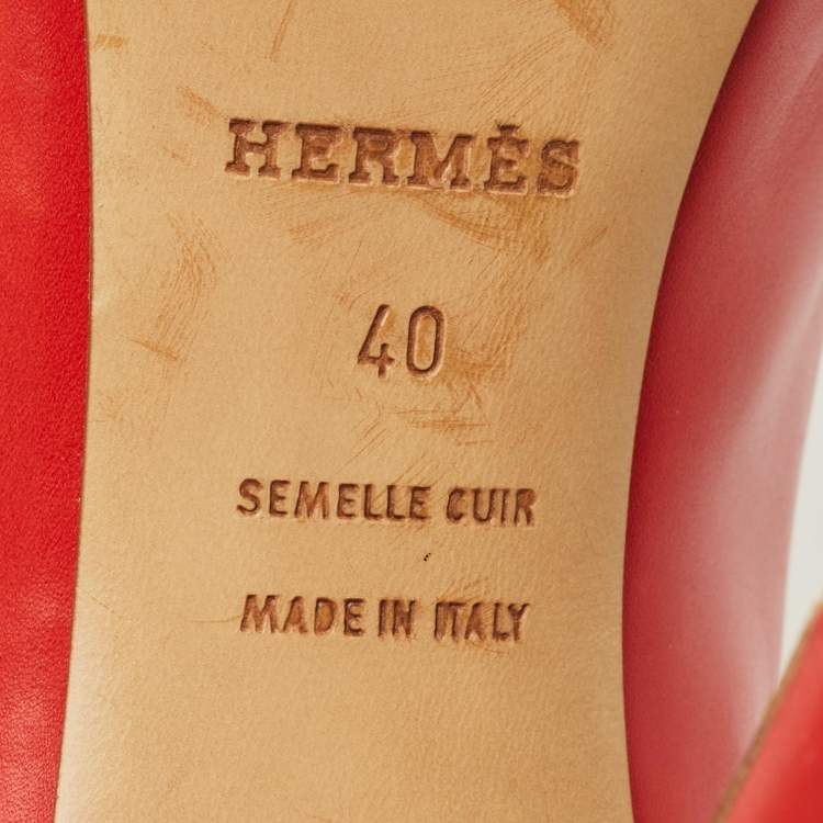 Pre Owned حذاء كعب بيب تو بلاتفورم من الجلد الأحمر بياقة V من هيرمس، مقاس 40