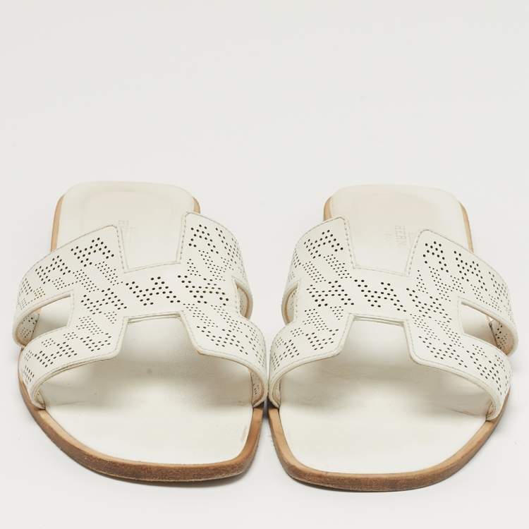 Pre Owned Hermès Oran Size 39 White Perforated Leather Flat Slides
